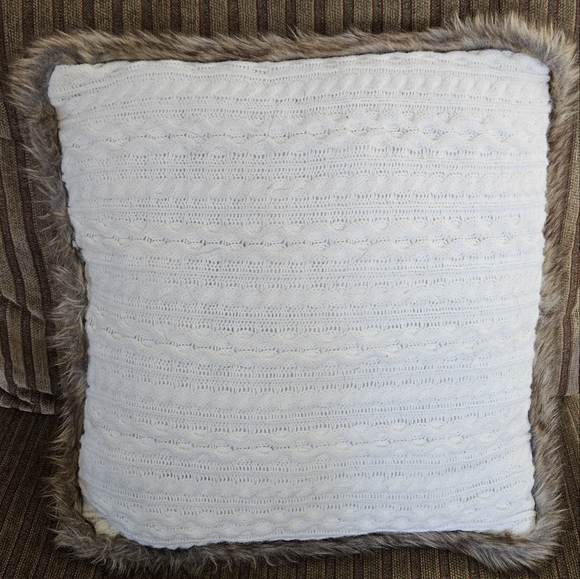 Pillow - Picture 1 of 6